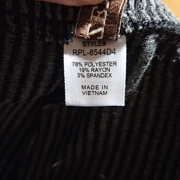 Zenana Outfitters Black and White Striped Top - Picture 4 of 15